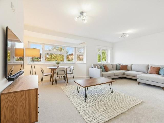 Flat for sale in Furze Platt, Maidenhead