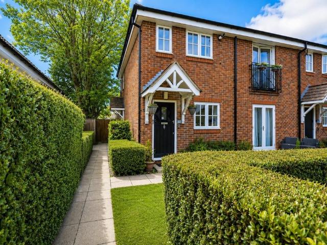 Flat for sale in Frogmore, Five Acres