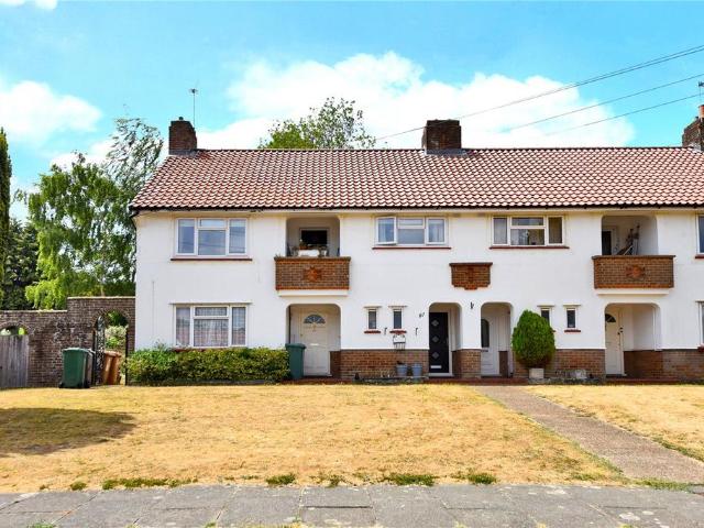Flat for sale in Tattenham Corner, Red Hill