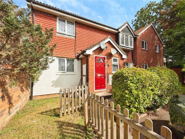 Flat for sale in Yiewsley, Greater London