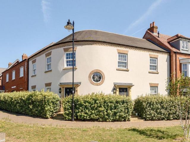 Flat for sale in Bedford