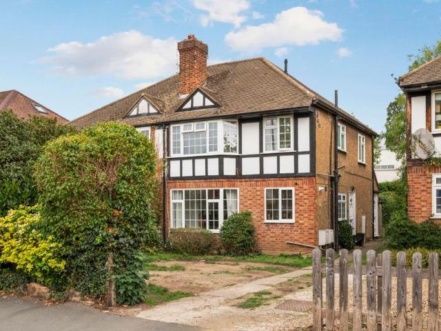 Flat for sale in Ashley Park, Surrey