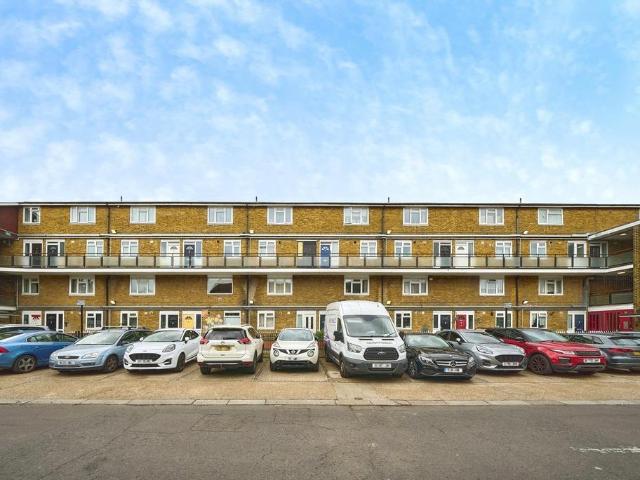 Flat for sale in London Borough of Newham, Greater London