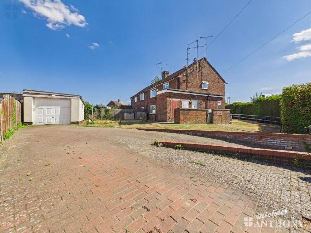Flat for sale in Southcourt, Aylesbury