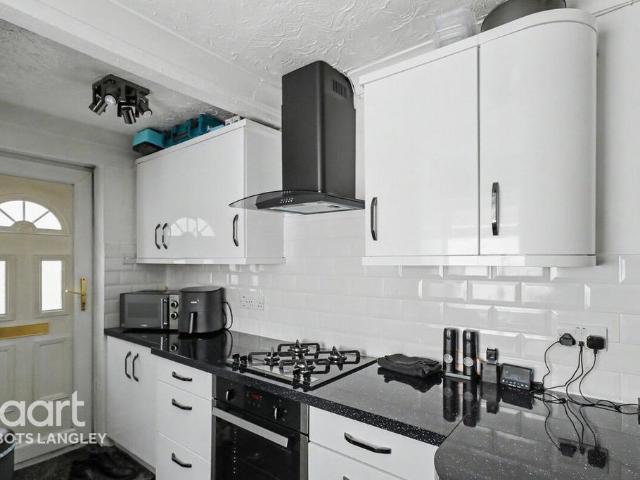 Flat for sale in North Watford, Watford