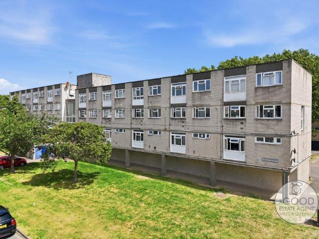 Flat for sale in Loughton, Epping Forest
