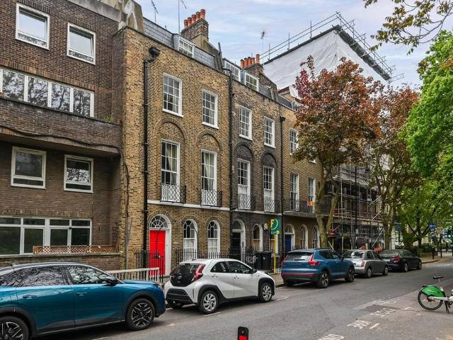 Flat for sale in Islington, Greater London