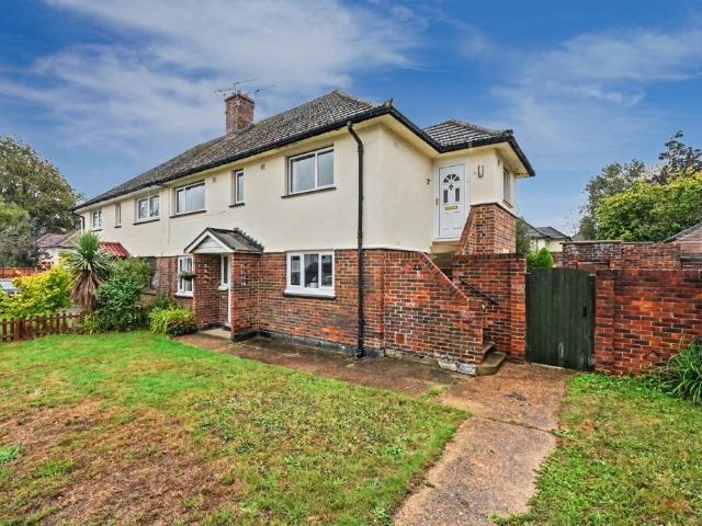 Flat for sale in Walderslade, Chatham