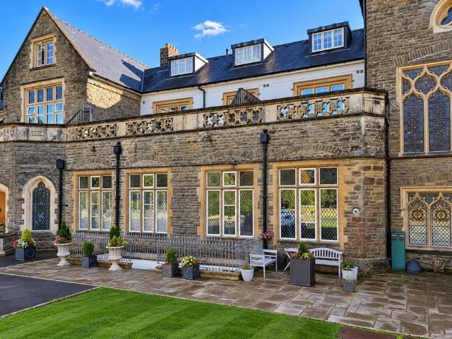 Flat for sale in Pont-y-Clun, Brynsadler