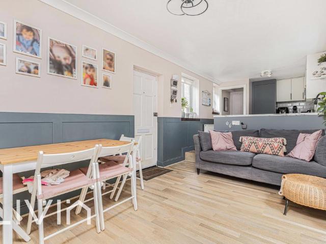 Flat for sale in London Borough of Croydon, Cat Hill