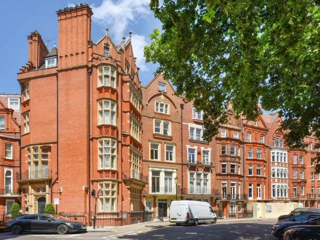 Flat for sale in Chelsea, Greater London