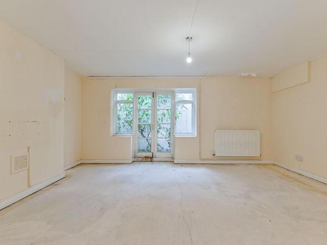 Flat for sale in Chalk Farm, Primrose Hill