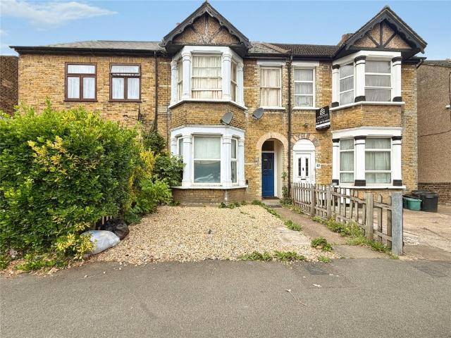 Flat for sale in Yiewsley, Greater London