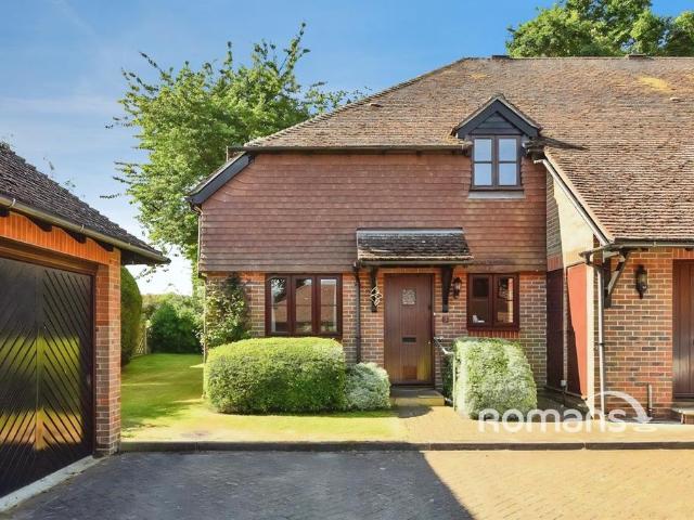 Flat for sale in Eversley, Hart