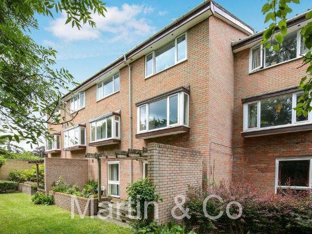Flat for sale in London Borough of Croydon, Addiscombe