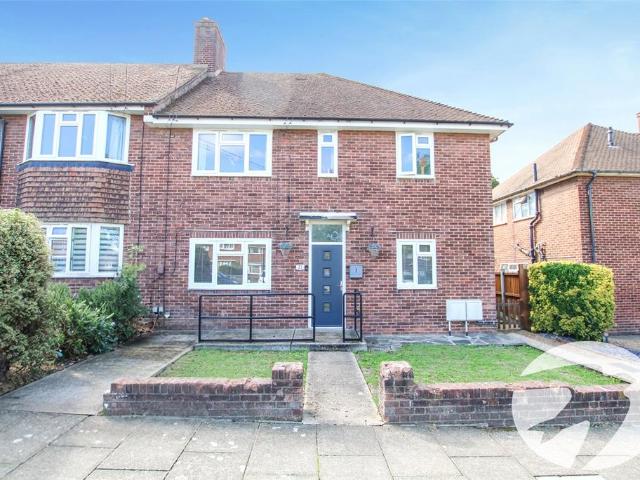 Flat for sale in Coldharbour, Greater London