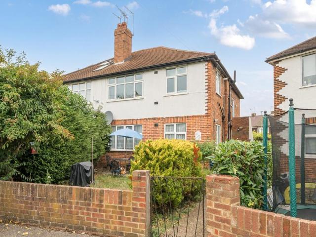 Flat for sale in New Barnet, Greater London