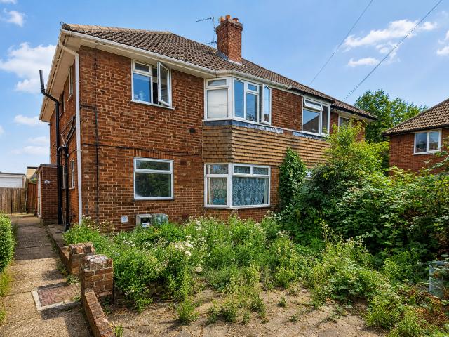 Flat for sale in London Borough of Ealing, Greenford