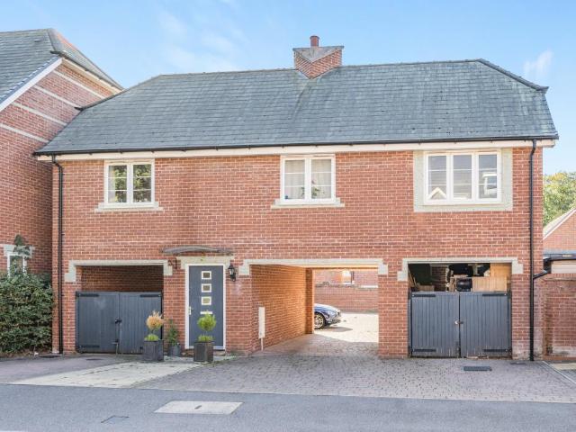 Flat for sale in Daws Hill, Cressex
