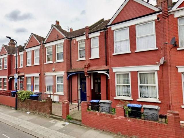 Flat for sale in Dollis Hill, Greater London