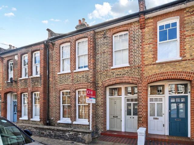 Flat for sale in Clapham Junction, Greater London