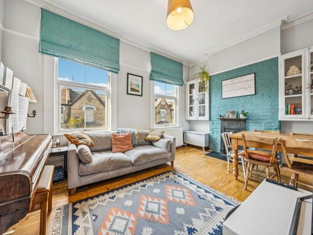 Flat for sale in Hammersmith, Greater London