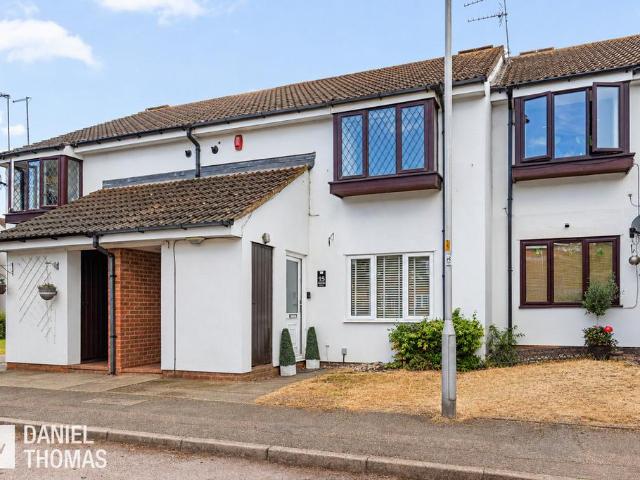 Flat for sale in Broxbourne, Hertfordshire