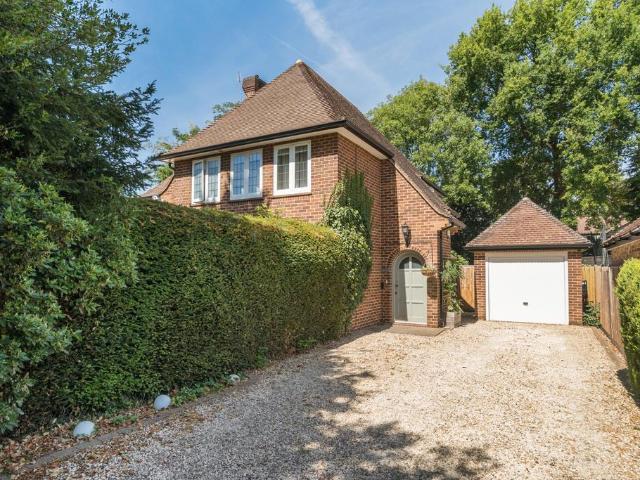 Flat for sale in Chalfont St. Peter, Denham