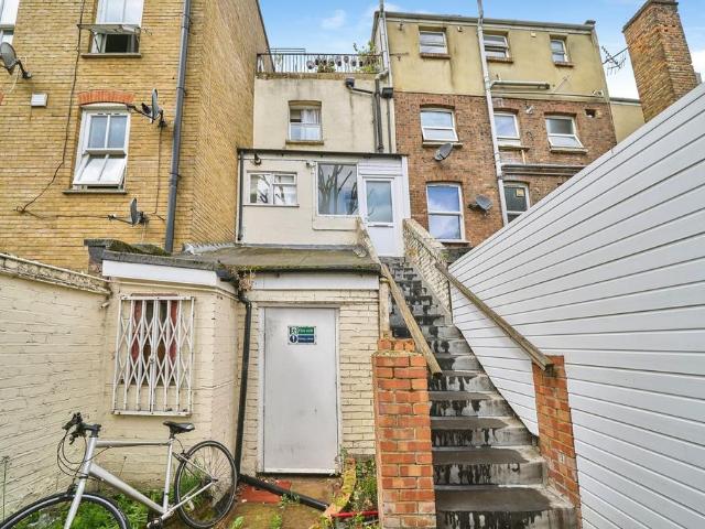 Flat for sale in Hoxton, Greater London