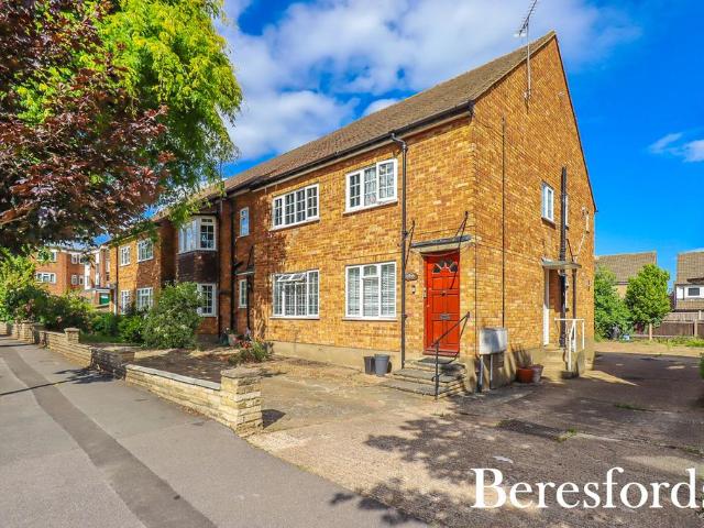 Flat for sale in Cranham, Greater London