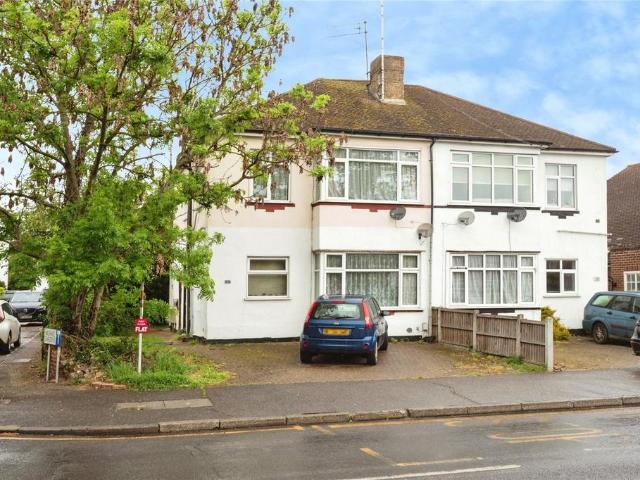 Flat for sale in Ardleigh Green, Greater London