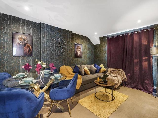 Flat for sale in Hendon, Greater London