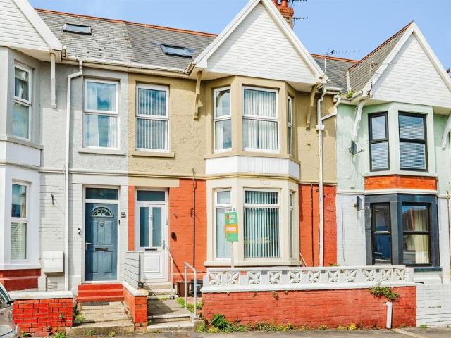 Flat for sale in Porthcawl, Nottage