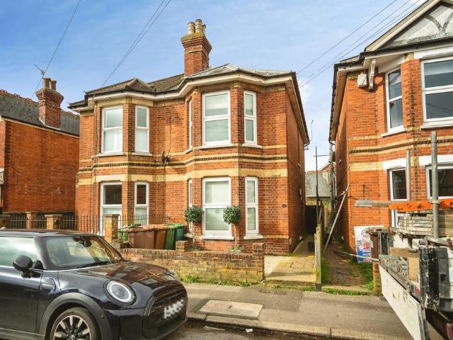 Flat for sale in Southborough, Sandown Park