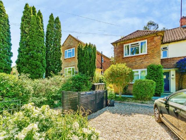 Flat for sale in London Borough of Croydon, Kenley
