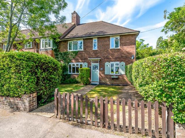 Flat for sale in Coldharbour, Greater London