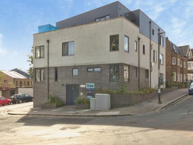 Flat for sale in Glyndon, Plumstead