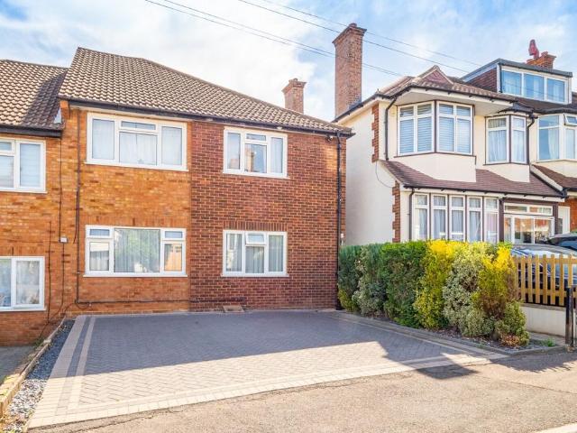 Flat for sale in The Wrythe, Greater London