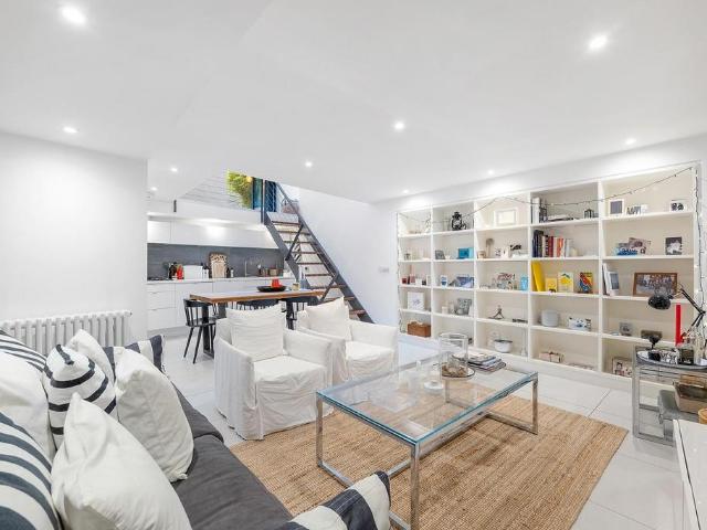 Flat for sale in London Borough of Lambeth, Greater London