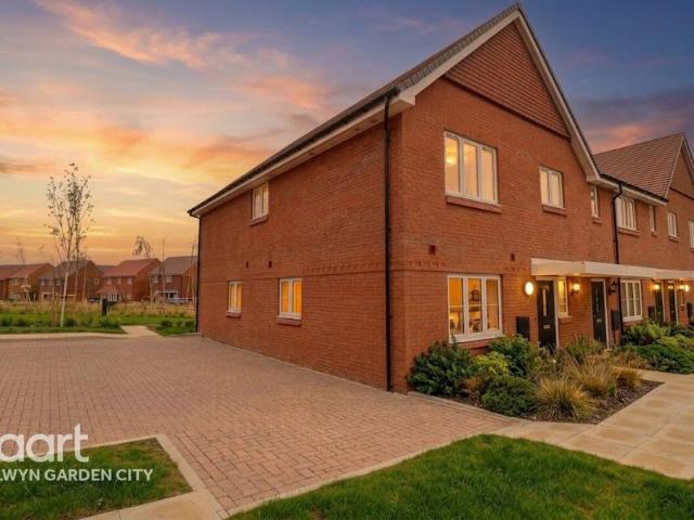 Flat for sale in Colliers End, Hertfordshire