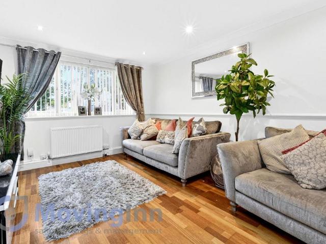 Flat for sale in Tulse Hill, Greater London