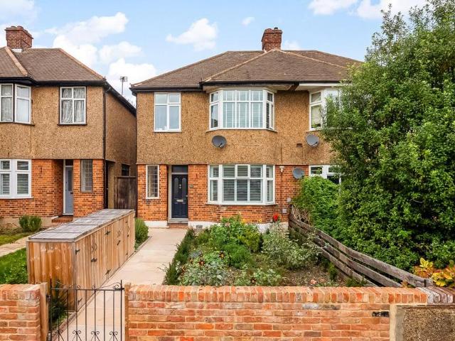 Flat for sale in West Norwood, Greater London