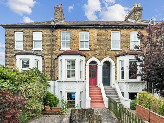 Flat for sale in Leytonstone, Greater London