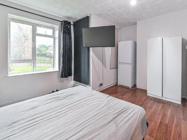 Flat for sale in Highbury, Greater London