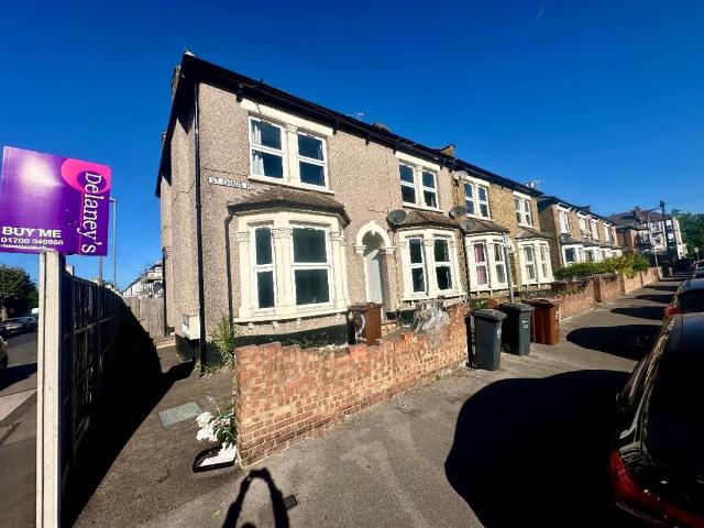 Flat for sale in Greater London