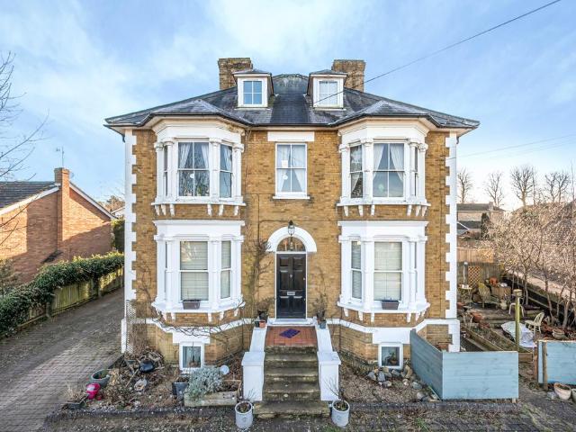 Flat for sale in Kings Hill, Colliers End