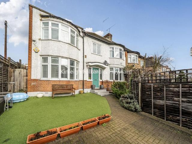 Flat for sale in Friern Barnet, Greater London