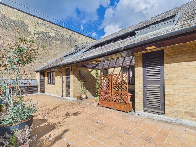 Flat for sale in The Kite, Arbury