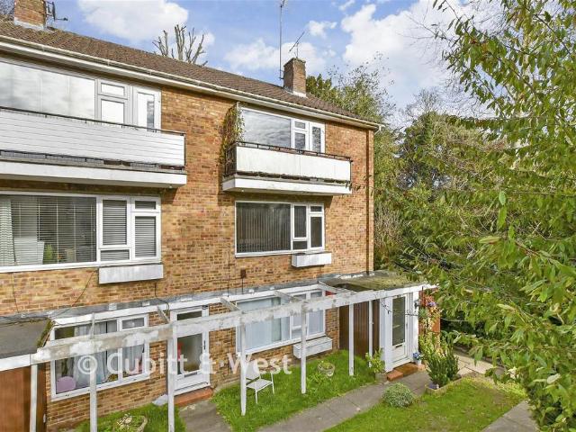 Flat for sale in Pachesham Park, Surrey