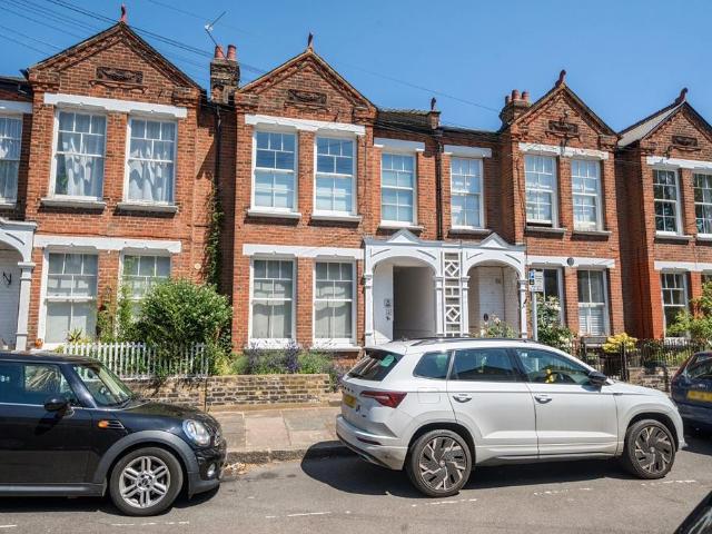 Flat for sale in Kew, Greater London